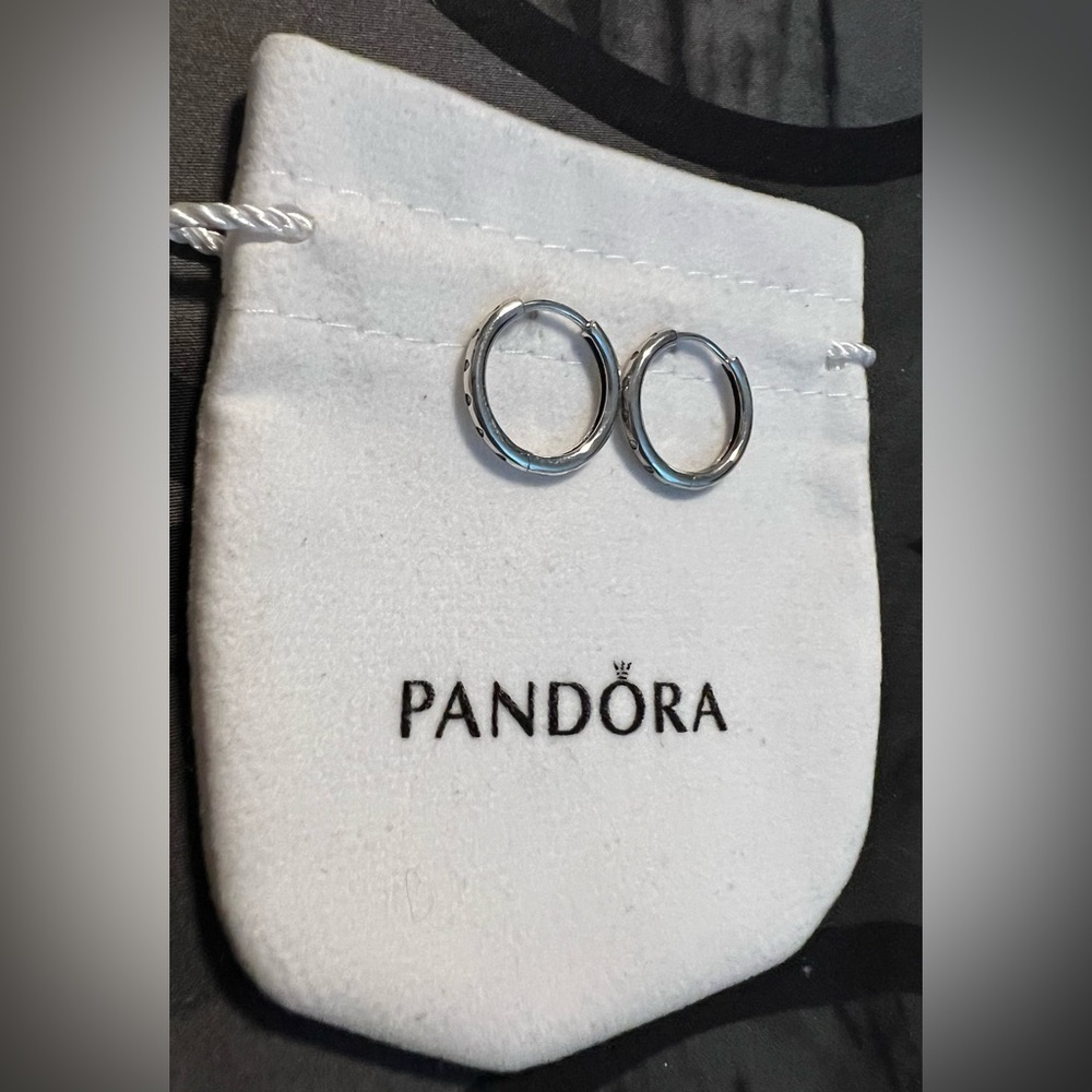 Designers Brands For Customers That Love To Wear Casual and Elegant Accessories; - Picture 6 of 12